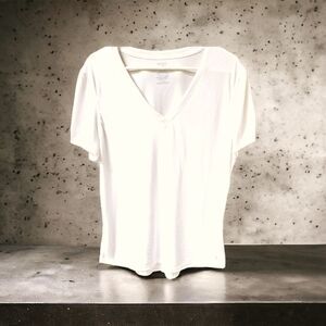 NWOT DANSKIN NOW Plus Size White V- Neck Tee With Dri-More